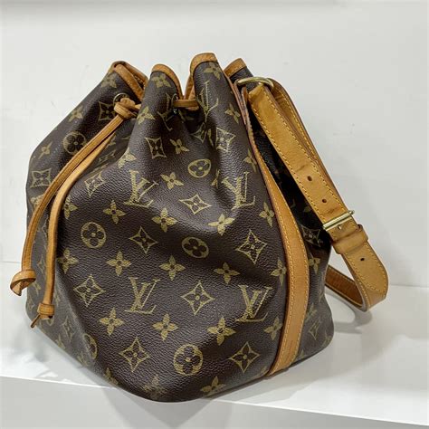 louis vuitton borsa a secchiello|Monogram di Louis Vuitton da donna .